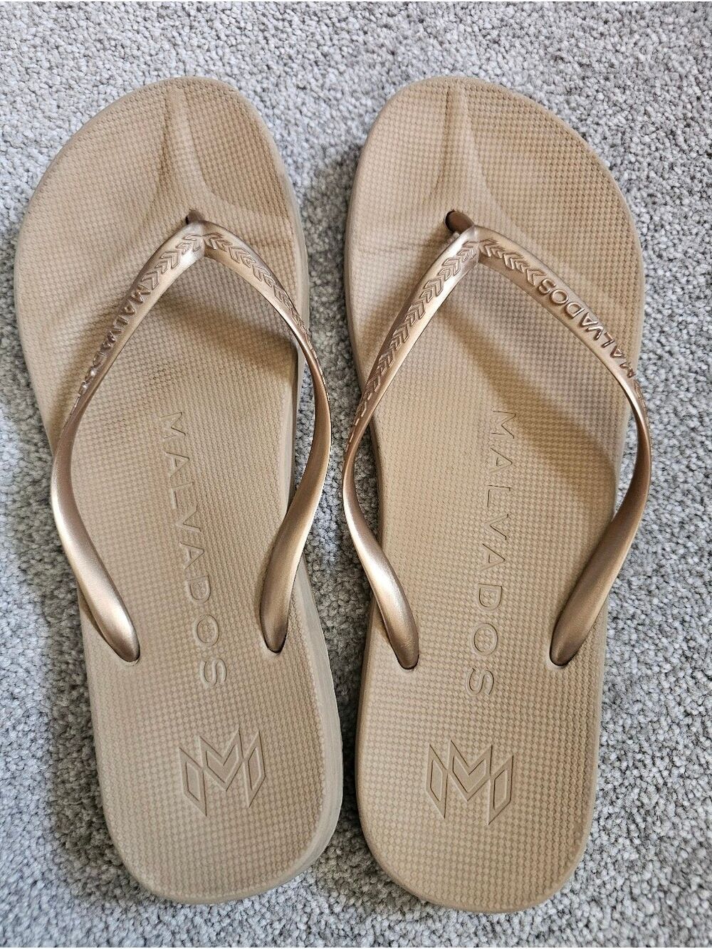 Malvados Womens Bronze Flip Flop Thongs Size 9/10